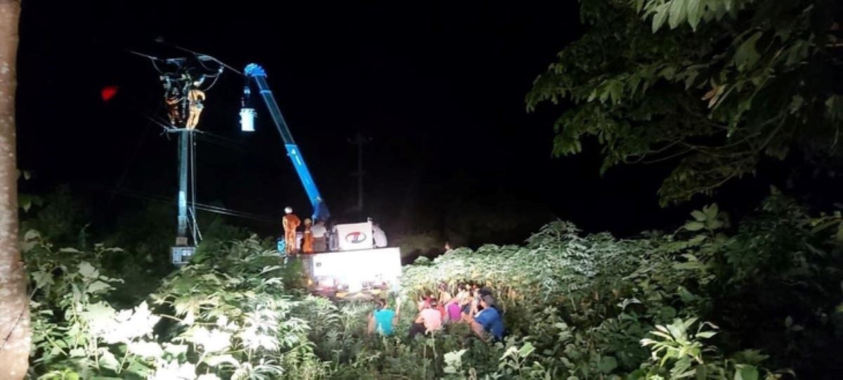 Quảng Bình: Nhọc nhằn vận hành lưới điện ở xã vùng biên Trường Sơn
