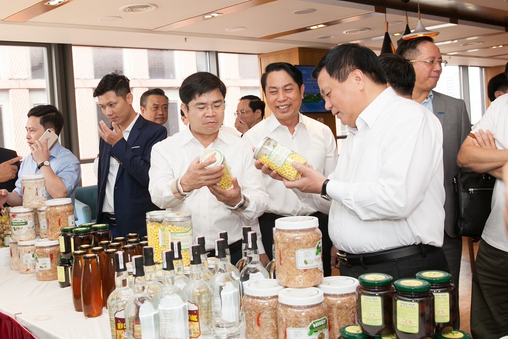 Hội Doanh nhân Thanh Chương tại Hà Nội và các tỉnh phía Bắc: Kết nối - Hội tụ - Sẻ chia Hội Doanh nhân Thanh Chương tại Hà Nội và các tỉnh phía Bắc: Kết nối - Hội tụ - Sẻ chia