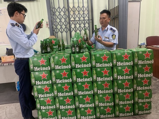 Phú Yên tạm giữ lượng lớn chai bia Heniken không có hóa đơn, chứng từ hợp pháp
