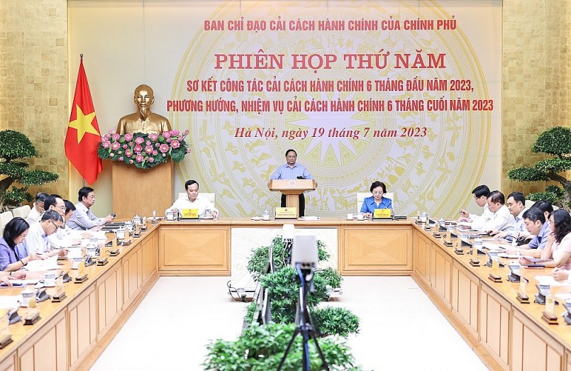 Thủ tướng Phạm Minh Chính chủ trì phiên họp thứ 5 của Ban Chỉ đạo cải cách hành chính sơ kết công tác 6 tháng đầu năm và xác định phương hướng, nhiệm vụ 6 tháng cuối năm 2023 - Ảnh: VGP
