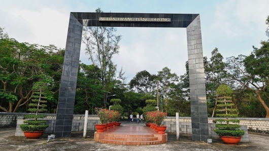 Kinh nghiệm thăm viếng nghĩa trang Hàng Dương, điểm đến tâm linh nơi huyện đảo
