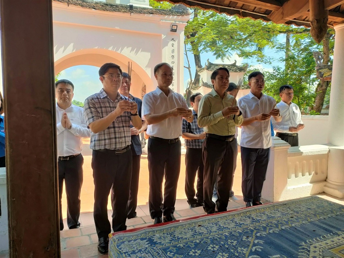 Quận Long Biên (Hà Nội) làm việc với huyện Thanh Chương Quận Long Biên (Hà Nội) làm việc với huyện Thanh Chương