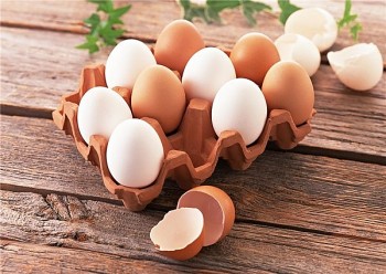 Trứng gà màu nâu có tốt cho sức khoẻ hơn trứng gà màu trắng?