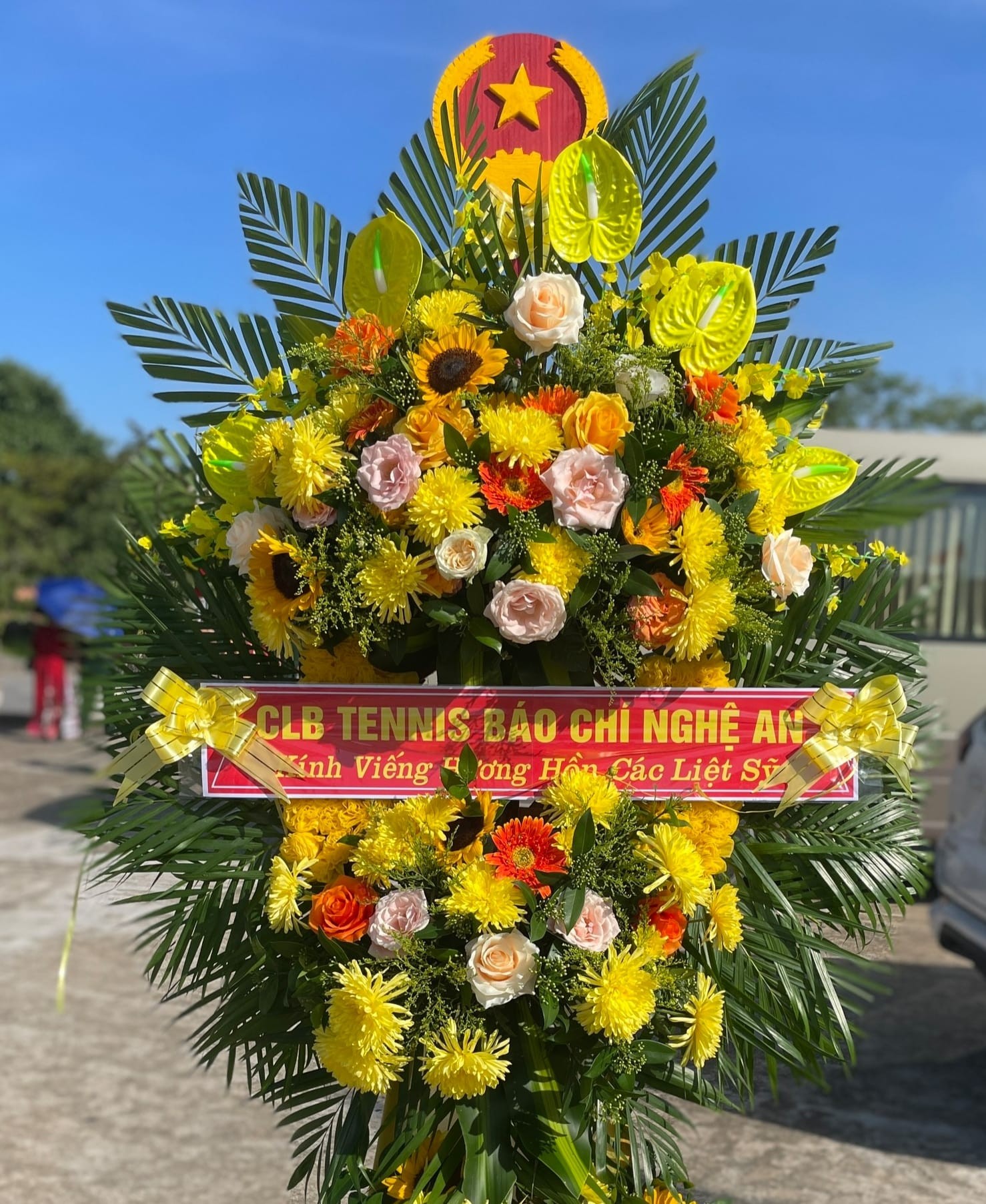CLB Tennis Báo chí Nghệ An dâng hoa tưởng niệm các Anh hùng Liệt sĩ CLB Tennis Báo chí Nghệ An dâng hoa tưởng niệm các Anh hùng Liệt sĩ