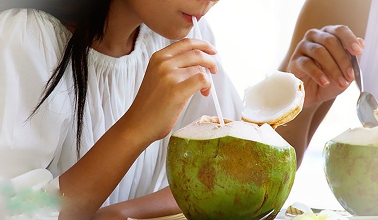 Uống nước dừa trong kỳ kinh nguyệt có tốt không?
