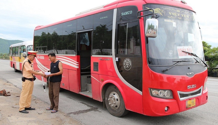 Nghệ An: Tổng kiểm soát xe ô tô kinh doanh vận tải hành khách và container