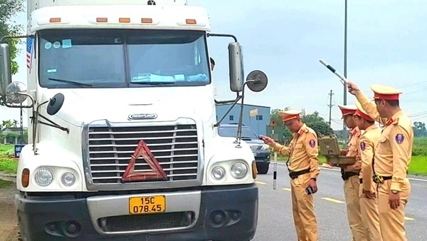 Nghệ An: Tổng kiểm soát xe ô tô kinh doanh vận tải hành khách và container Nghệ An: Tổng kiểm soát xe ô tô kinh doanh vận tải hành khách và container