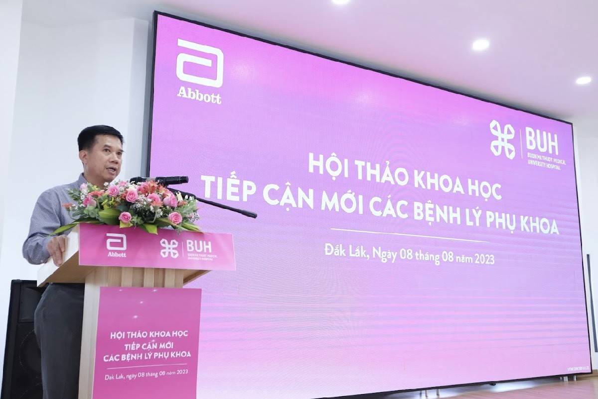 Ông Võ Minh Thành - Giám đốc Bệnh viện Đại học Y Dược Buôn Ma Thuột phát biểu tại Hội thảo.