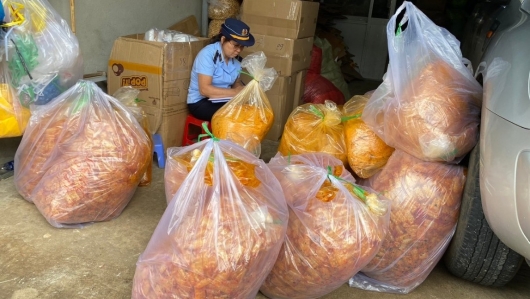Đắk Lắk: Phát hiện hộ kinh doanh buôn bán 100kg thực phẩm không rõ nguồn gốc xuất xứ