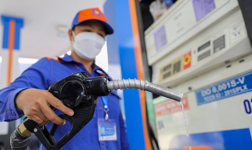 Giá xăng dầu tiếp tục tăng, dầu diesel tăng cao nhất 1.810 đồng/lít