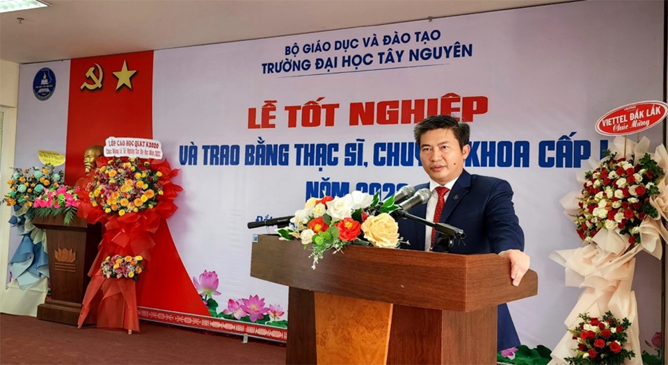 TS. Nguyễn Thanh Trúc Hiệu trưởng nhà trường phát biểu tại buổi lễ (Ảnh: Đậu đại