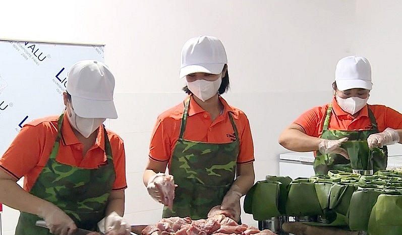 Thịt lợn quê được chọn lựa kỹ càng để chế biến thành giò lụa.