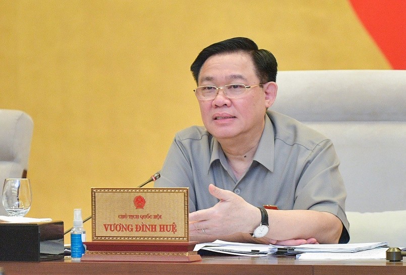 Chủ tịch Quốc hội Vương Đình Huệ cho ý kiến tại phiên họp