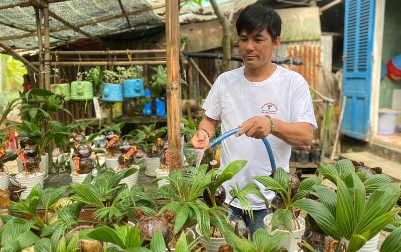 Anh dành  thời gian, công sức tìm tòi, đúc kết từ bước thực hiện để có được quy trình phù hợp nhất cho ra những sản phẩm ưng ý.