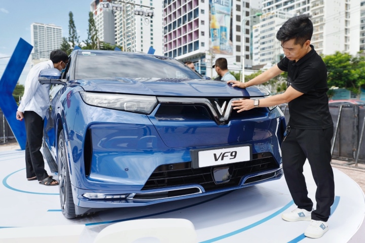 Ô tô điện VinFast chiếm trọn cảm tình của khách Việt - 2