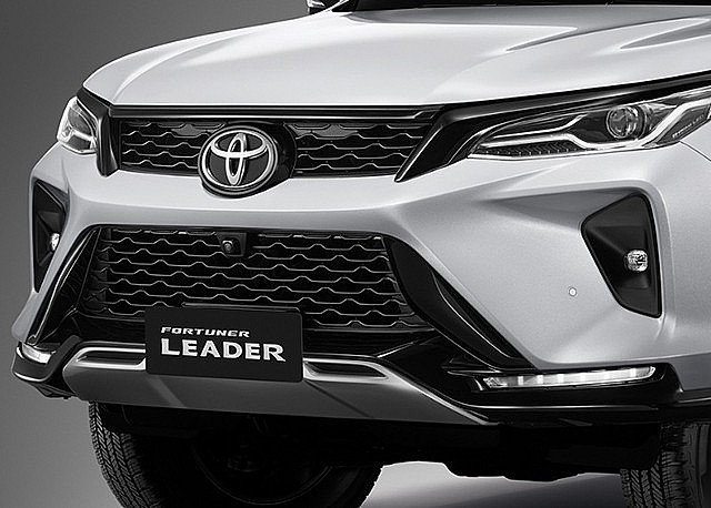 Toyota Fortuner thế hệ mới sắp ra mắt, đối thủ đáng gờm của Hyundai Santa Fe 2024