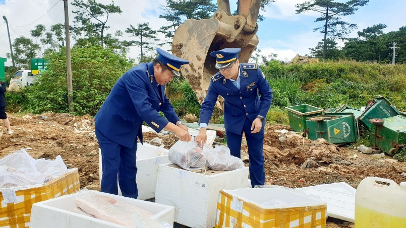 Lâm Đồng: Xử phạt hộ kinh doanh buôn bán thực phẩm đông lạnh không rõ nguồn gốc