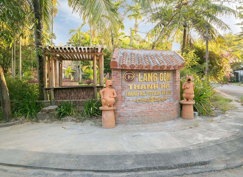 Làng gốm Thanh Hà là địa điểm du lịch hấp dẫn du khách khi đến Hội An