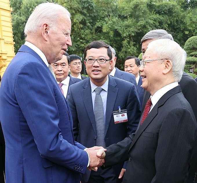 Tổng Bí thư Nguyễn Phú Trọng bắt tay Tổng thống Joe Biden. Ảnh: TTXVN