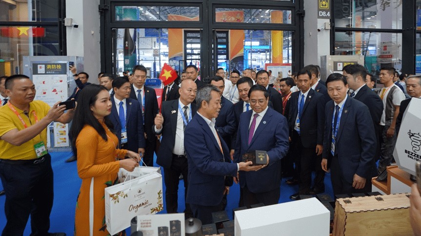 Thủ tướng dự khai trương Khu gian hàng Việt Nam tại Hội chợ CAEXPO 2023