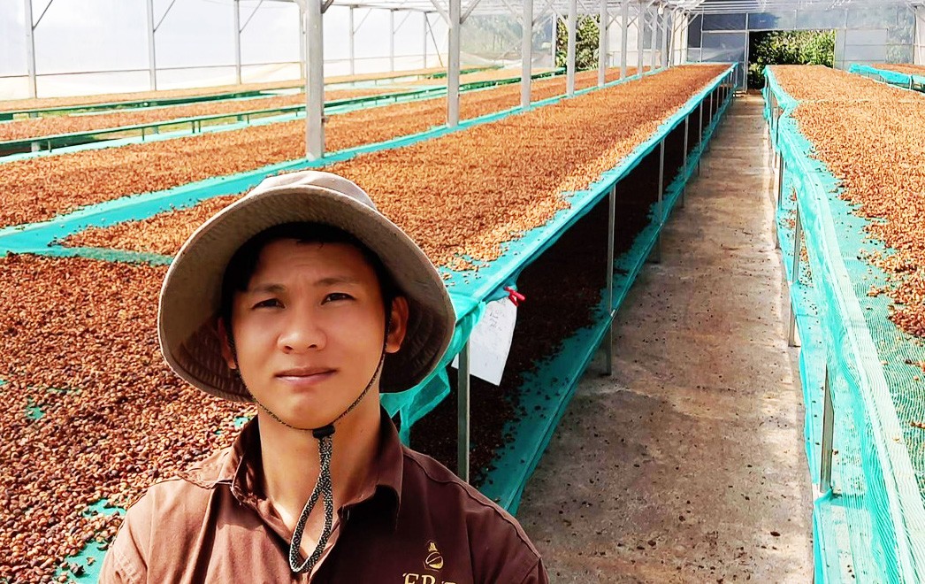 Chàng nông dân trẻ Trần Văn Phú. Ảnh: Hoàng Hoài