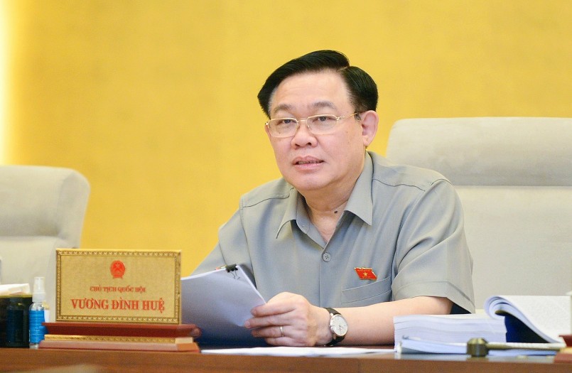 Chủ tịch Quốc hội Vương Đình Huệ nêu quan điểm tại Phiên họp.