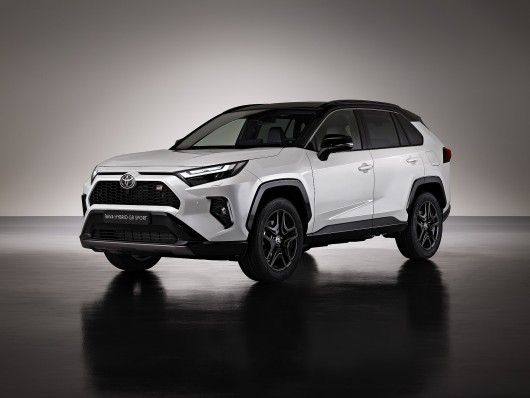Toyota RAV4 2024 thêm trang bị, tăng giá bán
