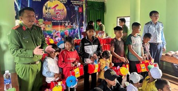 Hàng trăm suất quà Trung Thu cho trẻ em dân tộc thiểu số ở Đắk Lắk