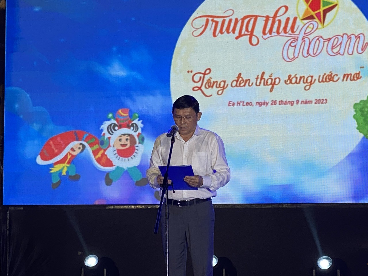 Đắk Lắk: Phó Chủ tịch nước Võ Thị Ánh Xuân tặng quà cho trẻ em vùng khó khăn nhân dịp tết Trung Thu