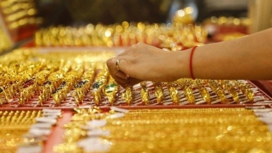 Giá vàng hôm nay 2/10/2023: Vàng trong nước giao dịch gần ngưỡng 69 triệu đồng/lượng
