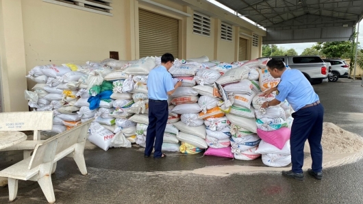 Bình Thuận: Phát hiện xe ô tô vận chuyển 29 tấn khoáng sản không rõ nguồn gốc