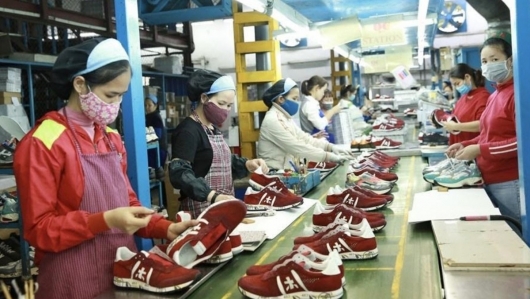 Tin kinh tế - thị trường ngày 5/10: Giá heo hơi tụt dốc không phanh; Xuất khẩu giày dép đạt hơn 14,8 tỷ USD