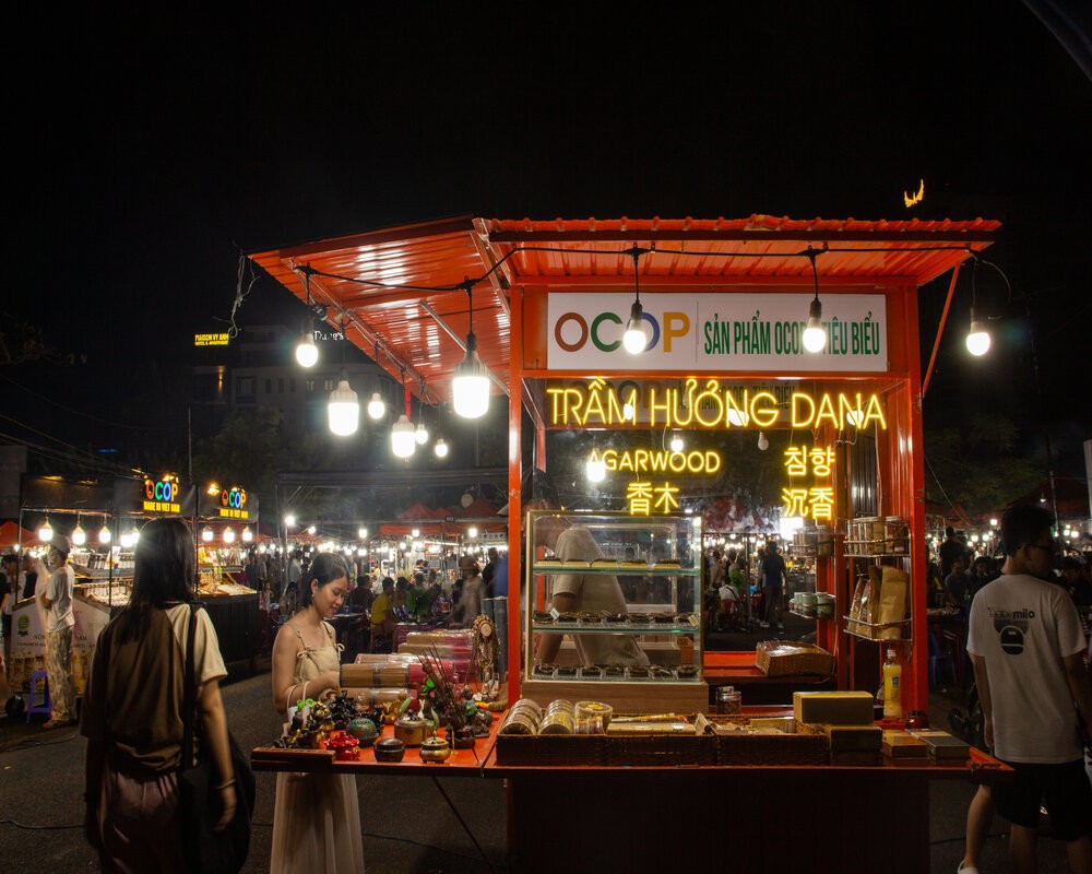 Điều gì thu hút khách du lịch đến chợ đêm Sơn Trà?