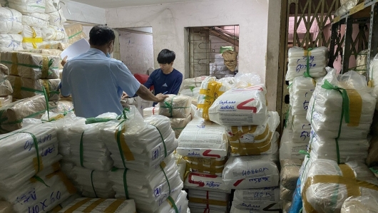 TP.HCM: Tiêu hủy lượng lớn túi nylon dùng đựng thực phẩm không rõ nguồn gốc