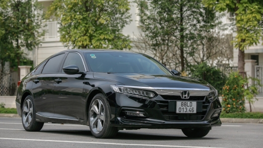 Honda Accord giảm giá sốc, chỉ còn 1,069 tỷ đồng