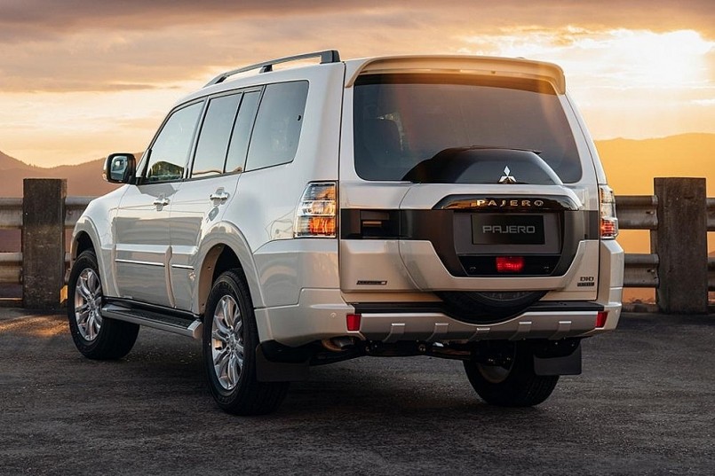 Mitsubishi Pajero Sport - Giá lăn bánh từ 1,13 tỷ đồng