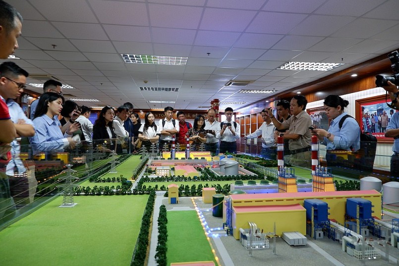 “Chuyện của POW” năm 2023: PV Power gặp gỡ và đối thoại với nhà đầu tư “Chuyện của POW” năm 2023: PV Power gặp gỡ và đối thoại với nhà đầu tư