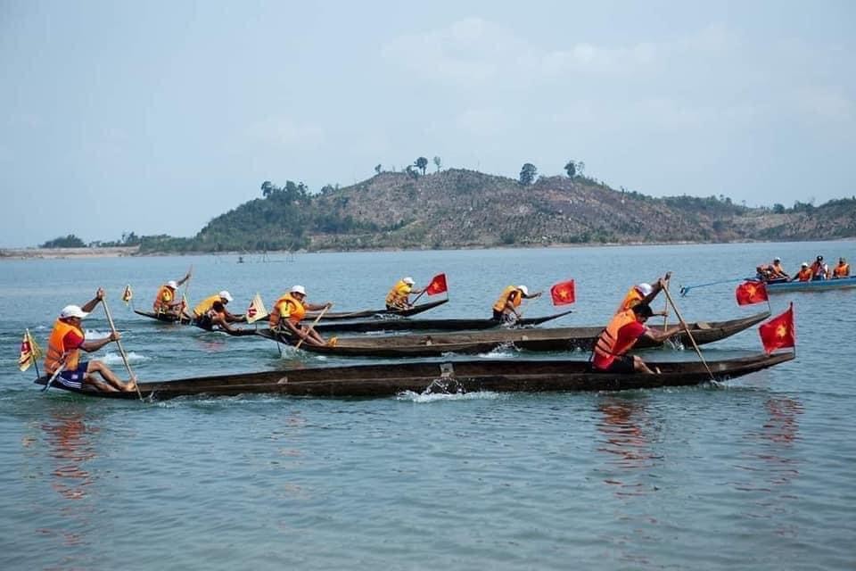 Hội đua thuyền độc mộc trên sông Pô Cô tranh cúp A Sanh sẽ diễn ra từ ngày 1711/-18/11/2023