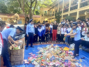 Thanh Hoá: Quản lý thị trường tăng cường kiểm tra, xử lý, tuyên truyền về an toàn thực phẩm tại trường học