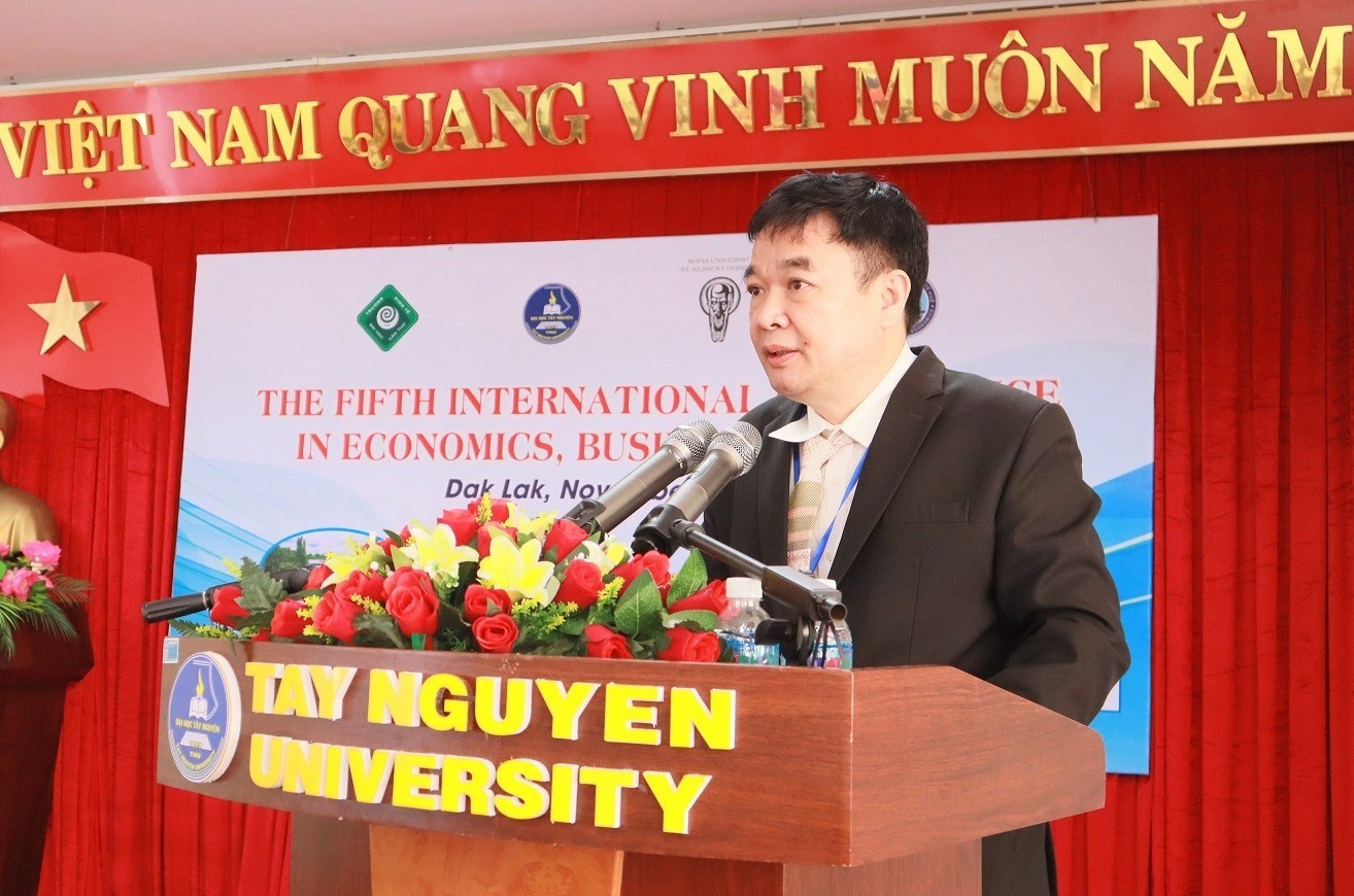PGS.TS Lê Đức Niêm - Phó Hiệu trưởng Trường Đại học Tây Nguyên phát biểu tại Hội thảo.
