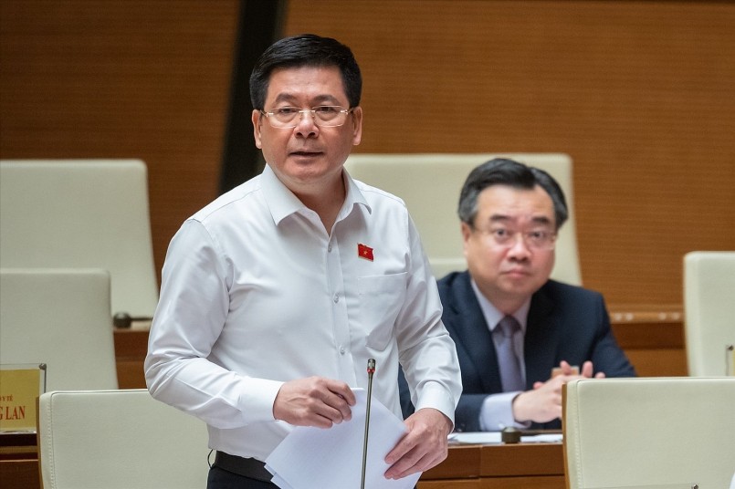 Bộ trưởng Nguyễn Hồng Diên trả lời vấn đề đại biểu Quốc hội nêu.
