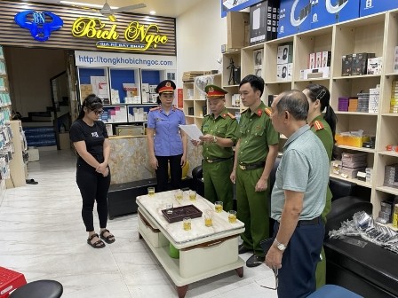 Thanh Hoá khởi tố, bắt tạm giam chủ cửa hàng về tội buôn lậu