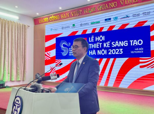 Chủ tịch Hội Kiến trúc sư Việt Nam Phan Đăng Sơn phát  biểu tại họp báo