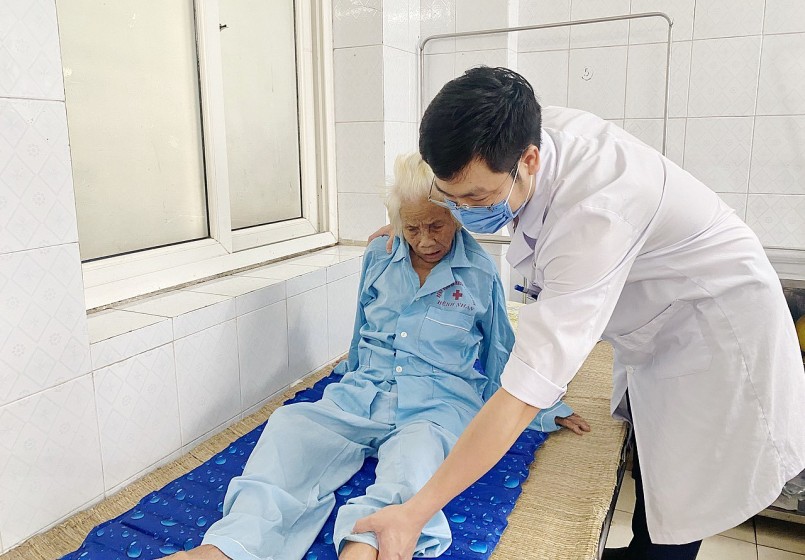 Thanh Hoá phẫu thuật thành công cho cụ bà 100 tuổi bị gãy xương đùi