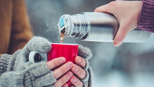 Pha trà hay cà phê trong bình giữ nhiệt có an toàn cho sức khỏe?
