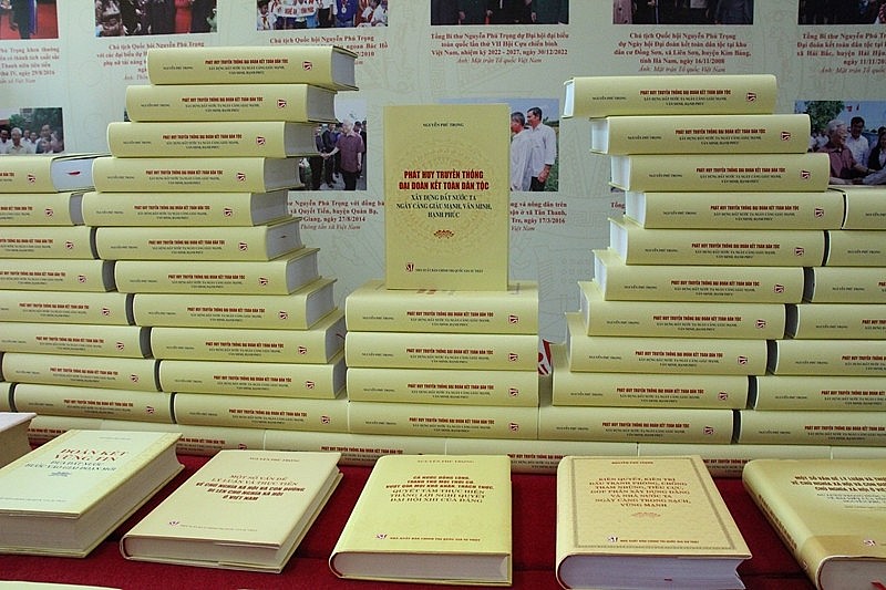 Cuốn sách “Phát huy truyền thống đại đoàn kết toàn dân tộc, xây dựng đất nước ta ngày càng giàu mạnh, văn minh, hạnh phúc” của đồng chí Tổng Bí thư Nguyễn Phú Trọng.