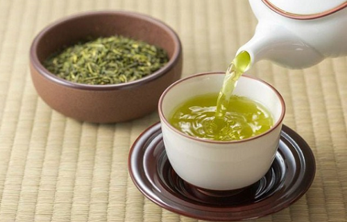 Uống trà xanh tốt cho sức khỏe nhưng có người chăm uống lại hỏng gan, vì sao vậy?