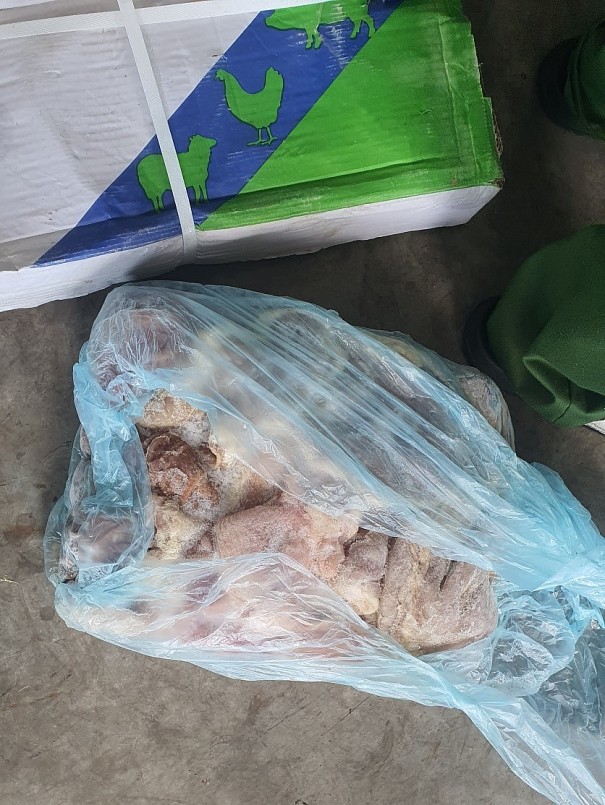 Hà Nội: Phạt 90 triệu đồng đối tượng vận chuyển 5,6 tấn dạ dày lợn nhập lậu