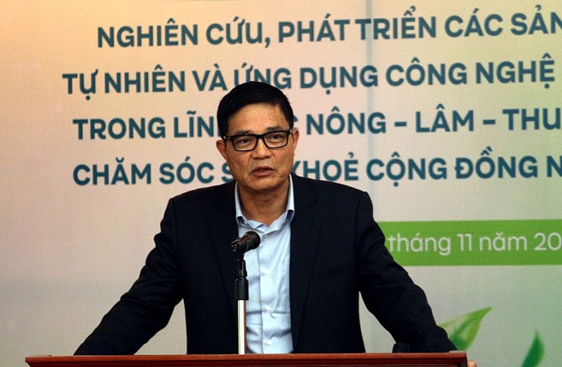 PGS.TS Nguyễn Thanh Phong, Cục trưởng Cục ATTP, Bộ Y tế trình bày tham luận tại Hội nghị.