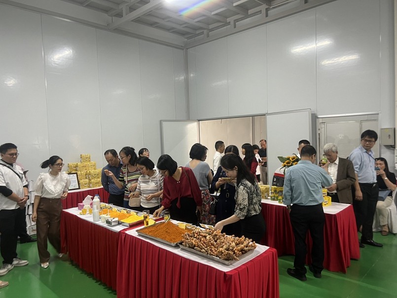 Đoàn công tác của Hội Khoa học các sản phẩm thiên nhiên Việt Nam tham quan mô hình sản xuất Curcumin và mô hình Nông Lâm tiêu biểu